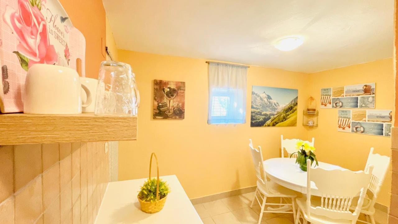 Colorful And Happy Apartment Sukosan - With Parking Zewnętrze zdjęcie